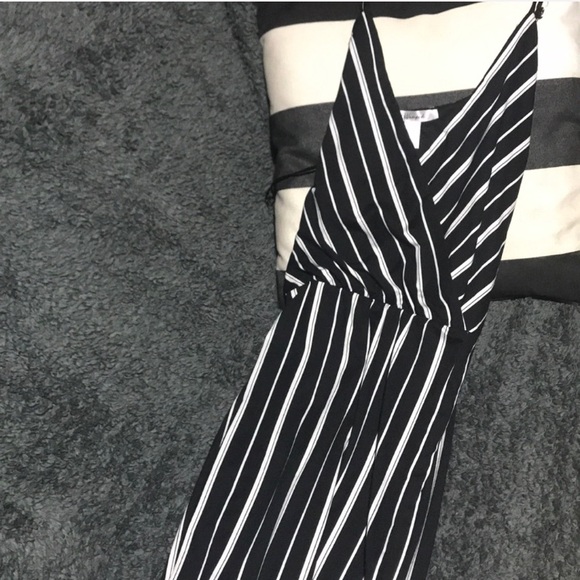 SUMMER DRESS 🌞 Dynamite/Garage - ReVamped - Picture 4 of 5